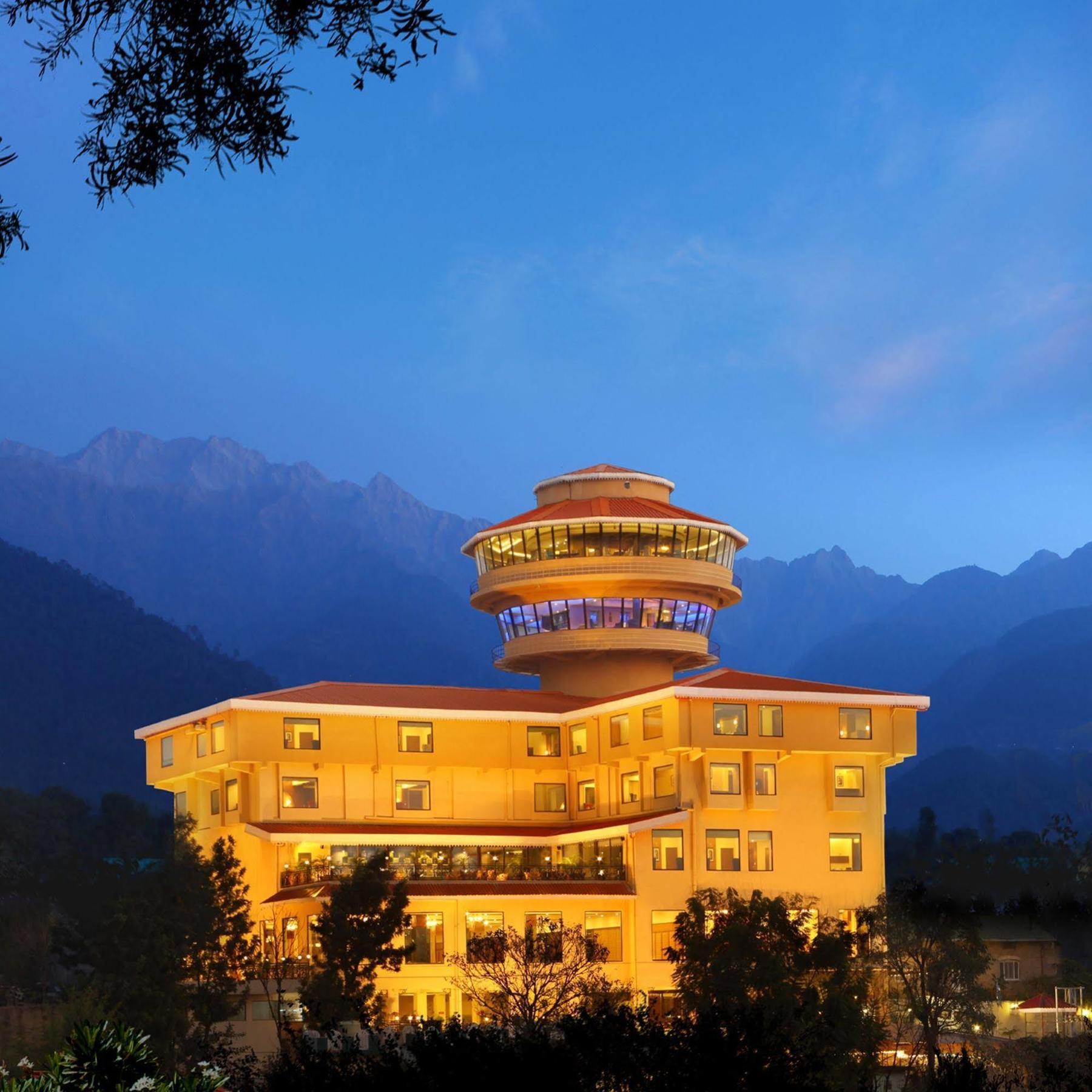 Rs Sarovar Portico Palampur Bagian luar foto